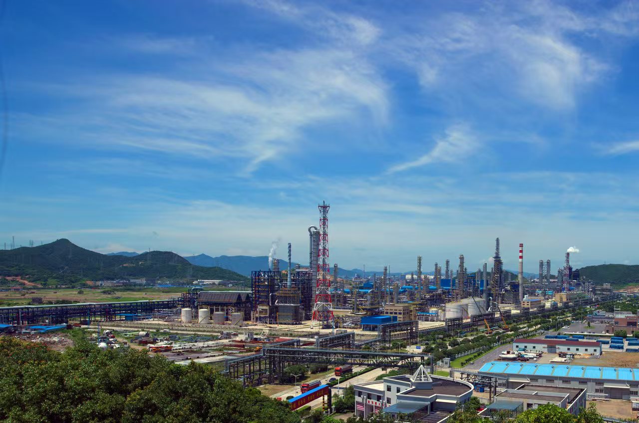 陕西日报报道延长石油合作企业座谈会:省内外企业共话能源化工产业绿色低碳发展
